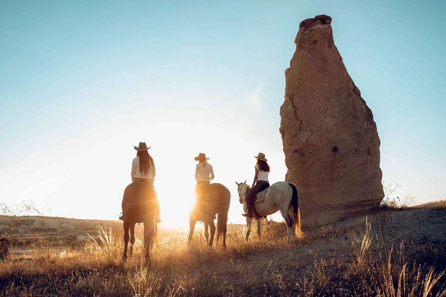 Прогулки на лошадях в Каппадокии на закате
