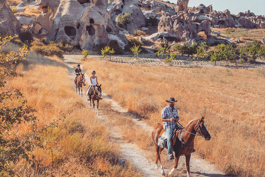 Прогулки на лошадях в Каппадокии на закате