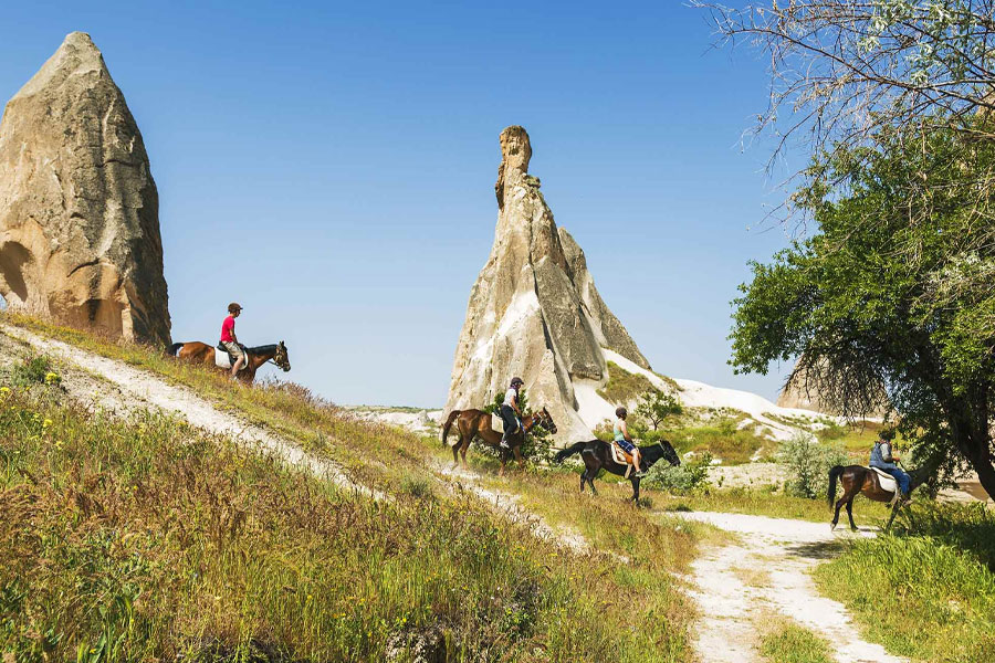 Прогулки на лошадях в Каппадокии на закате